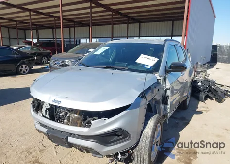 2025 Jeep Compass Latitude 4X4 z USA, uszkodzony, nr VIN 3C4NJDBN4ST527290